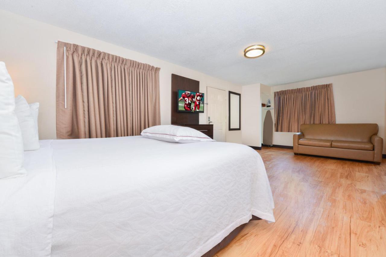 เรด รูฟ พลัส+ แอนด์ สวีท กิลฟอร์ด Hotel ภายนอก รูปภาพ
