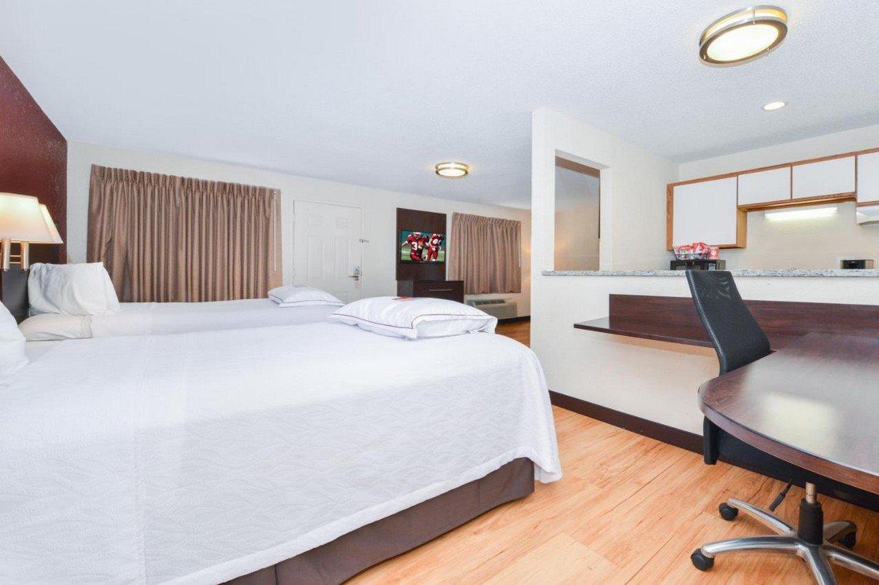 เรด รูฟ พลัส+ แอนด์ สวีท กิลฟอร์ด Hotel ภายนอก รูปภาพ