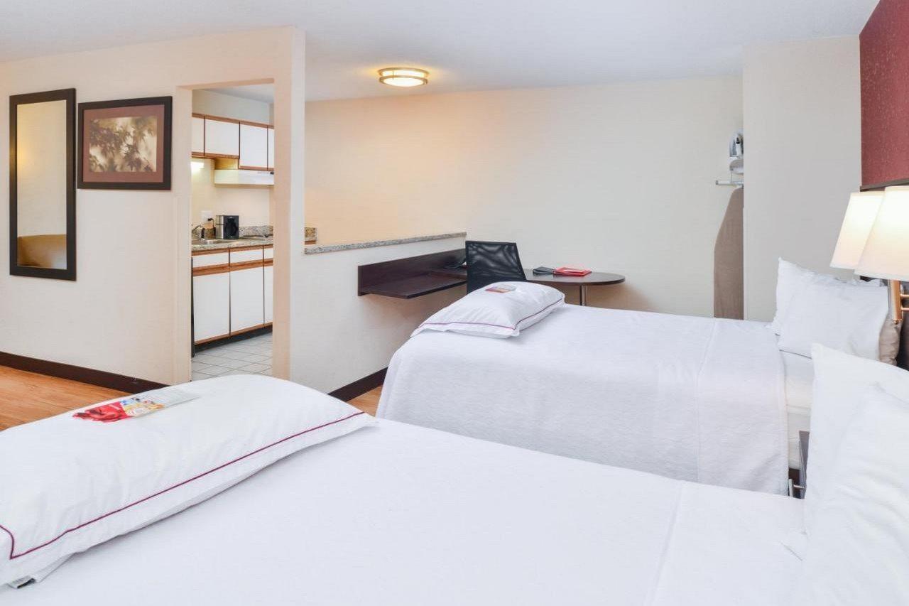 เรด รูฟ พลัส+ แอนด์ สวีท กิลฟอร์ด Hotel ภายนอก รูปภาพ