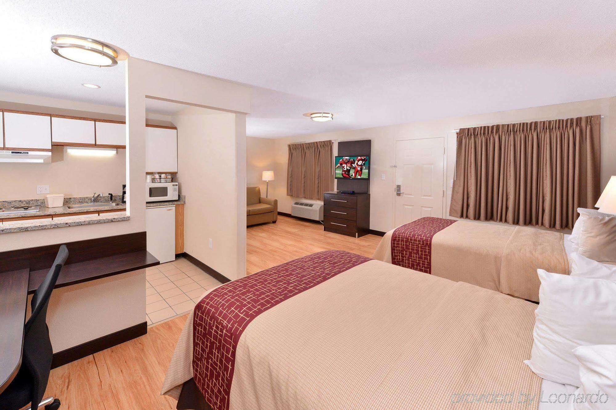 เรด รูฟ พลัส+ แอนด์ สวีท กิลฟอร์ด Hotel ภายนอก รูปภาพ