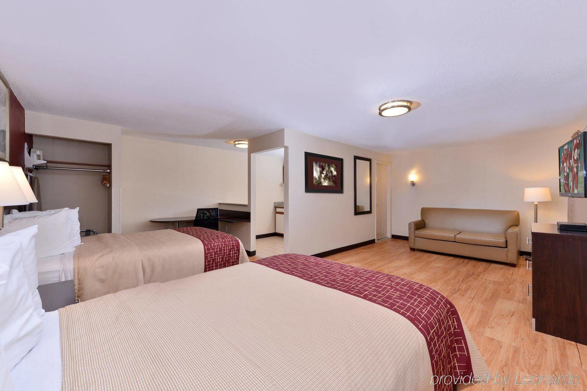 เรด รูฟ พลัส+ แอนด์ สวีท กิลฟอร์ด Hotel ภายนอก รูปภาพ