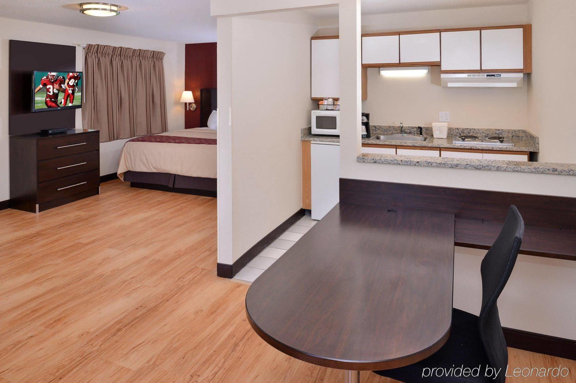 เรด รูฟ พลัส+ แอนด์ สวีท กิลฟอร์ด Hotel ภายนอก รูปภาพ